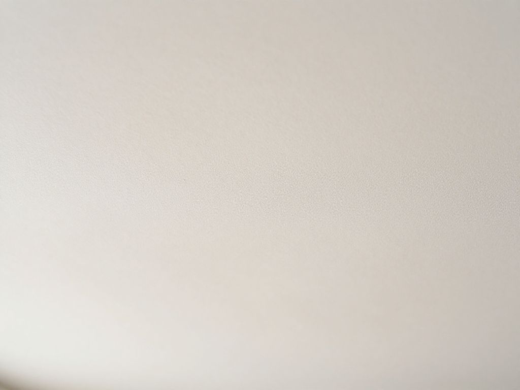 Larwy moli na suficie? przyczyny, zwalczanie i prewencja